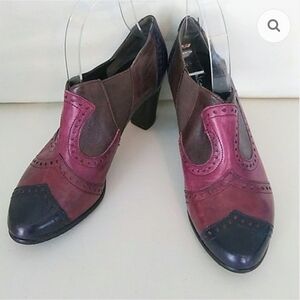 Two-Tone Leather Heeled Brogues in Wine and Black